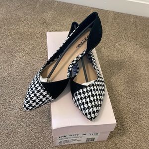 NIB JUSTFAB FLATS